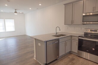 1810 Matthews-Mint Hill Rd in Matthews, NC - Building Photo - Building Photo