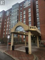 960 Teron Rd in Ottawa, ON - Building Photo