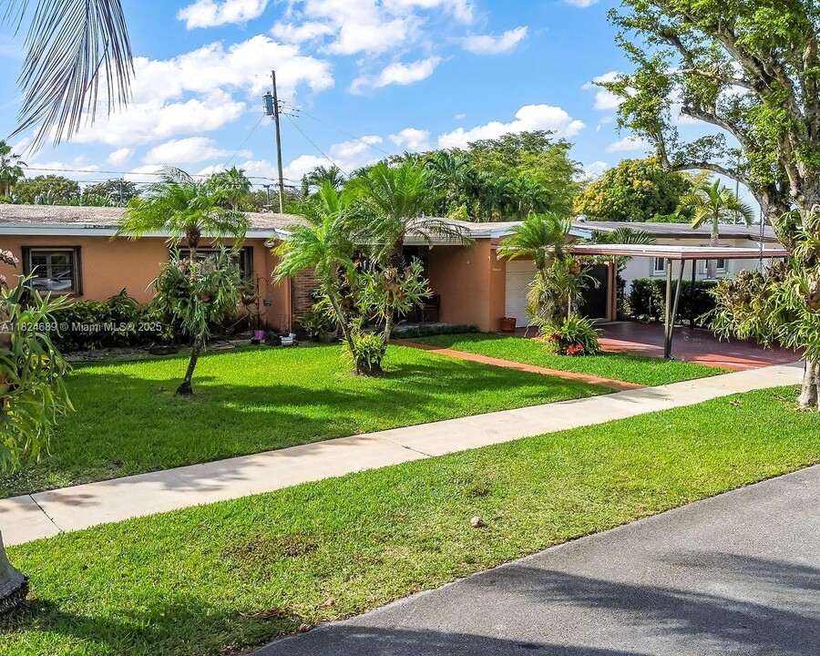 9460 SW 53rd St in Miami, FL - Building Photo