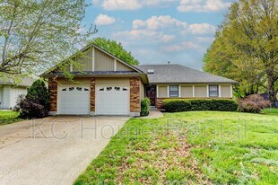 304 SE Williamsburg Dr