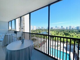 20301 W Country Club Dr in Aventura, FL - Building Photo