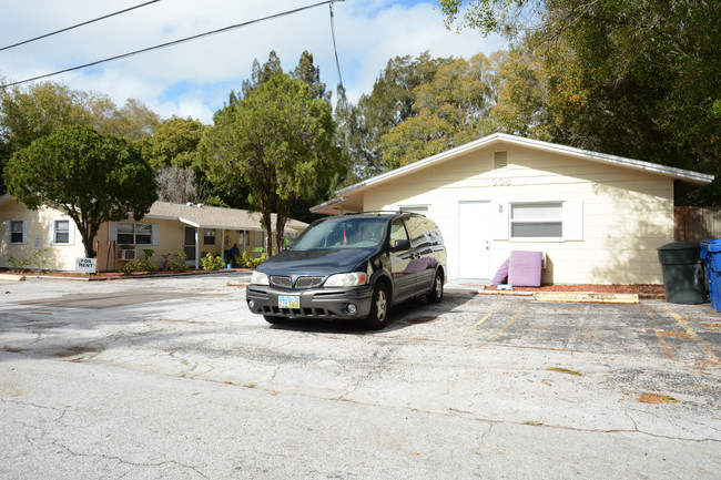 908 Beverly Ave in Largo, FL - Building Photo - Building Photo