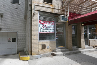 223 E 74th St in New York, NY - Building Photo - Building Photo