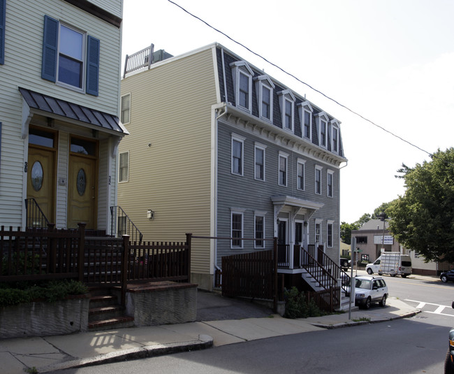 34-36 Ward St in South Boston, MA - Foto de edificio - Building Photo
