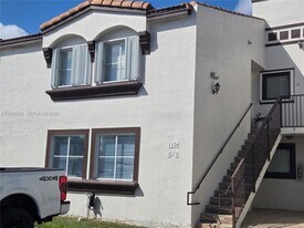 1122 NW 125th Path in Miami, FL - Building Photo