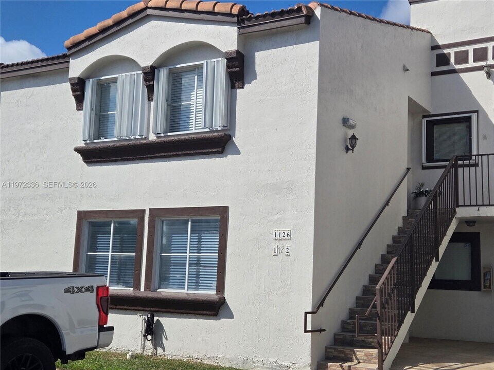 1122 NW 125th Path in Miami, FL - Building Photo