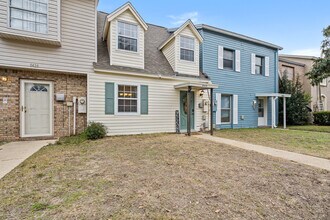 8426 Williamsburg Cir in Pensacola, FL - Building Photo - Building Photo