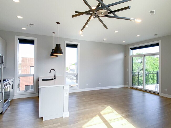 1053 W Cornelia Ave, Unit 401 in Chicago, IL - Building Photo - Building Photo