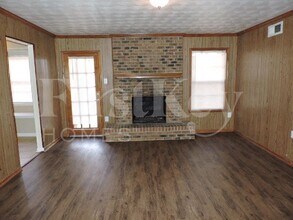 5206 Downs Dr in Memphis, TN - Building Photo - Building Photo