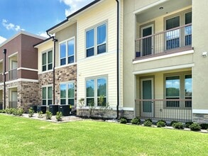 Lavon in Garland, TX - Building Photo - Building Photo