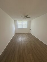 2401 Riverside Dr, Unit 514 in Coral Springs, FL - Building Photo - Building Photo