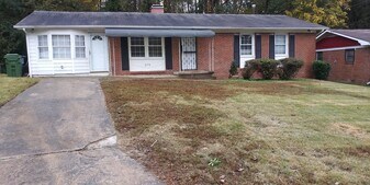272 Whitworth Dr SW in Atlanta, GA - Building Photo