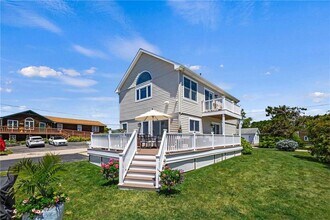 26 Walcott Ave in Narragansett, RI - Building Photo - Building Photo