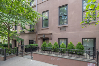 64 E 91st St in New York, NY - Building Photo - Building Photo