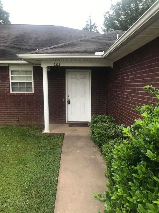 203 H St in Barling, AR - Building Photo - Building Photo