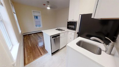 65 Walden St-Unit -Apt 3 in Cambridge, MA - Building Photo - Building Photo