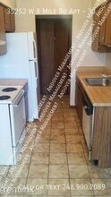 35252 W 8 Mile Rd, Unit 30 in Farmington Hills, MI - Building Photo - Building Photo