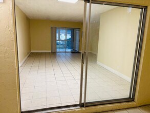 4240 NW 21st St in Lauderhill, FL - Building Photo - Building Photo