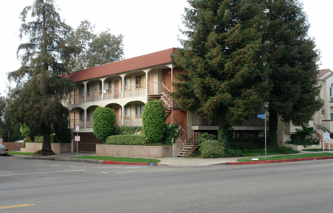 14802 Burbank Blvd in Sherman Oaks, CA - Building Photo