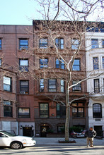 51 W 70th St in New York, NY - Building Photo - Building Photo