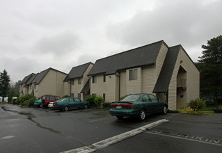 Greenbrook Condominiums in Gresham, OR - Building Photo - Building Photo