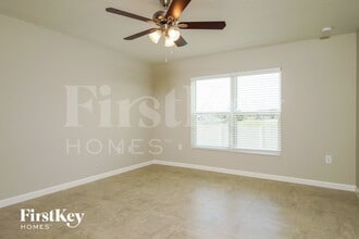 651 Lindbergh Wy in Davenport, FL - Foto de edificio - Building Photo