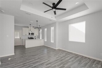 18 N Onyx Ave in Edinburg, TX - Building Photo - Building Photo