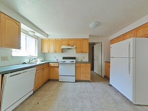 1684-1684 Del Rio Ave SE in Albany, OR - Building Photo - Building Photo