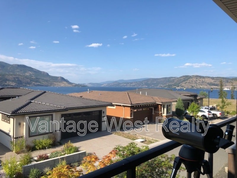 1588 Marina Way in Kelowna, BC - Building Photo