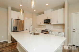 10602 Barrena Lp in Elk Grove, CA - Foto de edificio - Building Photo