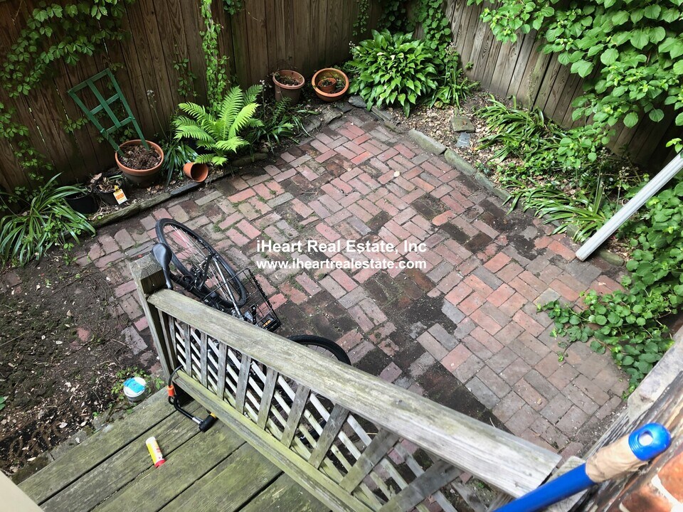 37 Gray St, Unit 1 in Boston, MA - Foto de edificio