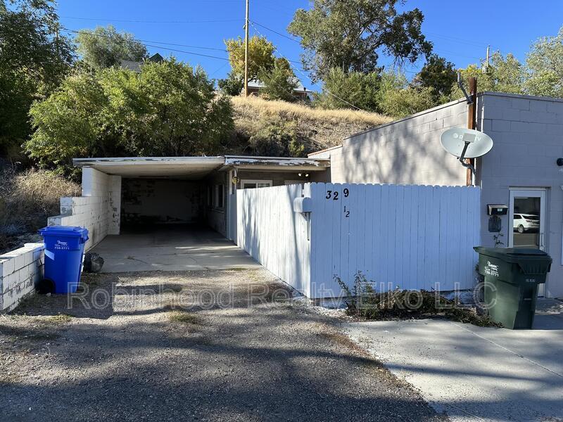 329 Court St in Elko, NV - Building Photo