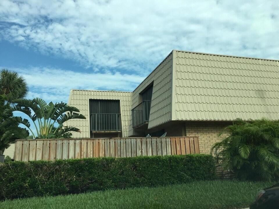5707 57th Way in West Palm Beach, FL - Building Photo