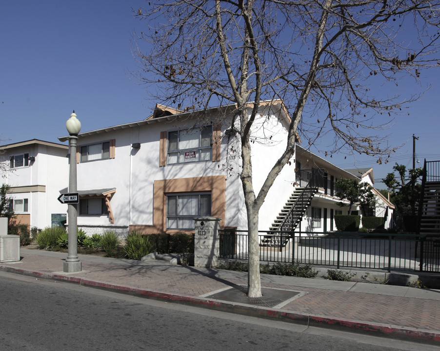 1113 S Minnie St in Santa Ana, CA - Building Photo