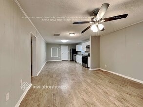 905 E Crockett St in Ennis, TX - Building Photo - Building Photo