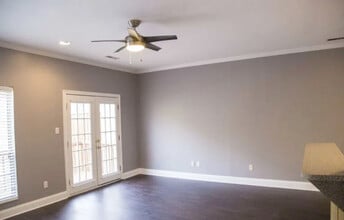 304 Queen Victoria Way in Knoxville, TN - Building Photo - Building Photo