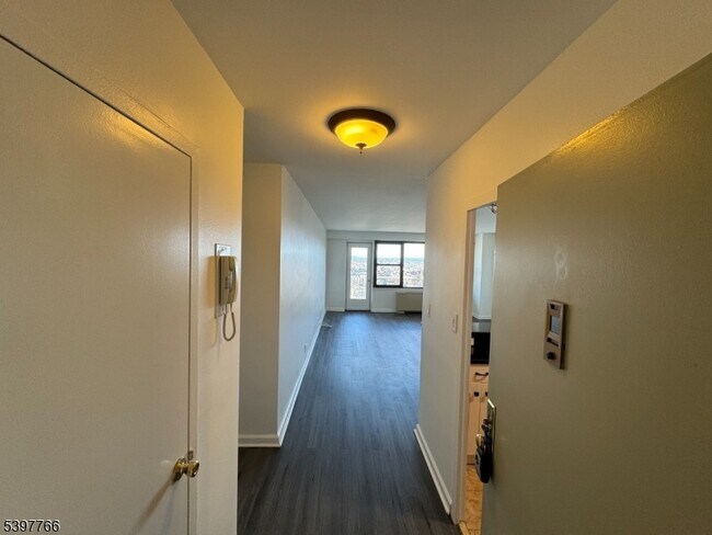 285 Aycrigg Ave in Passaic, NJ - Building Photo - Building Photo