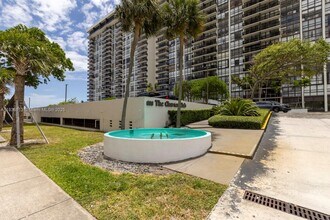 600 NE 36th St, Unit 1404 in Miami, FL - Building Photo - Building Photo