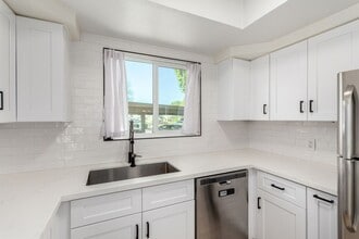 1825 W Ray Rd in Chandler, AZ - Foto de edificio - Building Photo