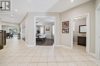 72 Pointon St in Aurora, ON - Building Photo - Building Photo