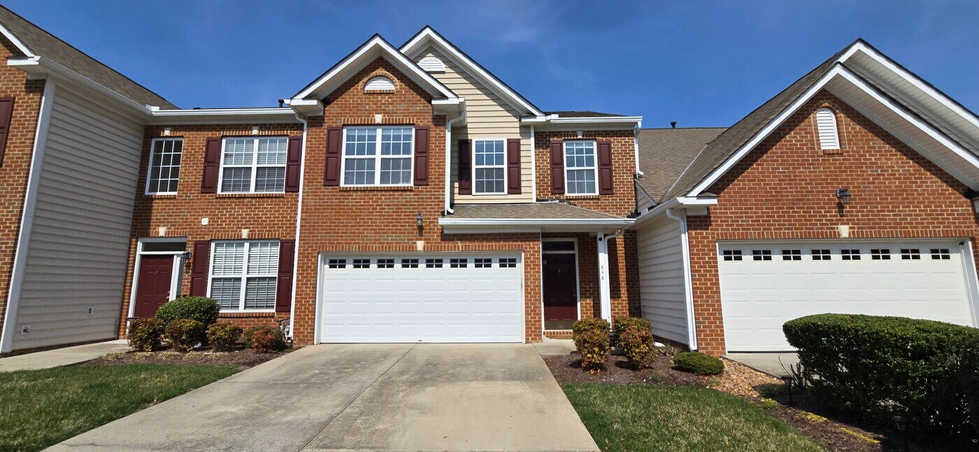 848 Parkland Pl in Glen Allen, VA - Building Photo