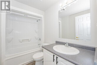 274 Erb St. W in Waterloo, ON - Building Photo - Building Photo