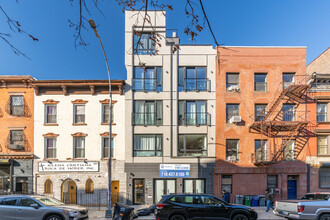 334 Bedford Ave in Brooklyn, NY - Building Photo - Building Photo