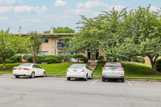 Fairfax Heritage Condominums in Annandale, VA - Building Photo - Building Photo