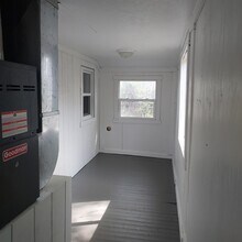 1229 S Church St, Unit #2 in Rockford, IL - Building Photo - Building Photo