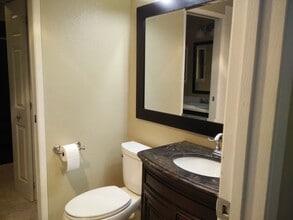 10012 NE 122nd St in Kirkland, WA - Building Photo - Building Photo