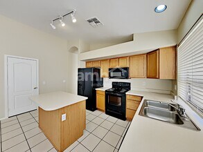 7909 S 45th Ln in Phoenix, AZ - Foto de edificio - Building Photo