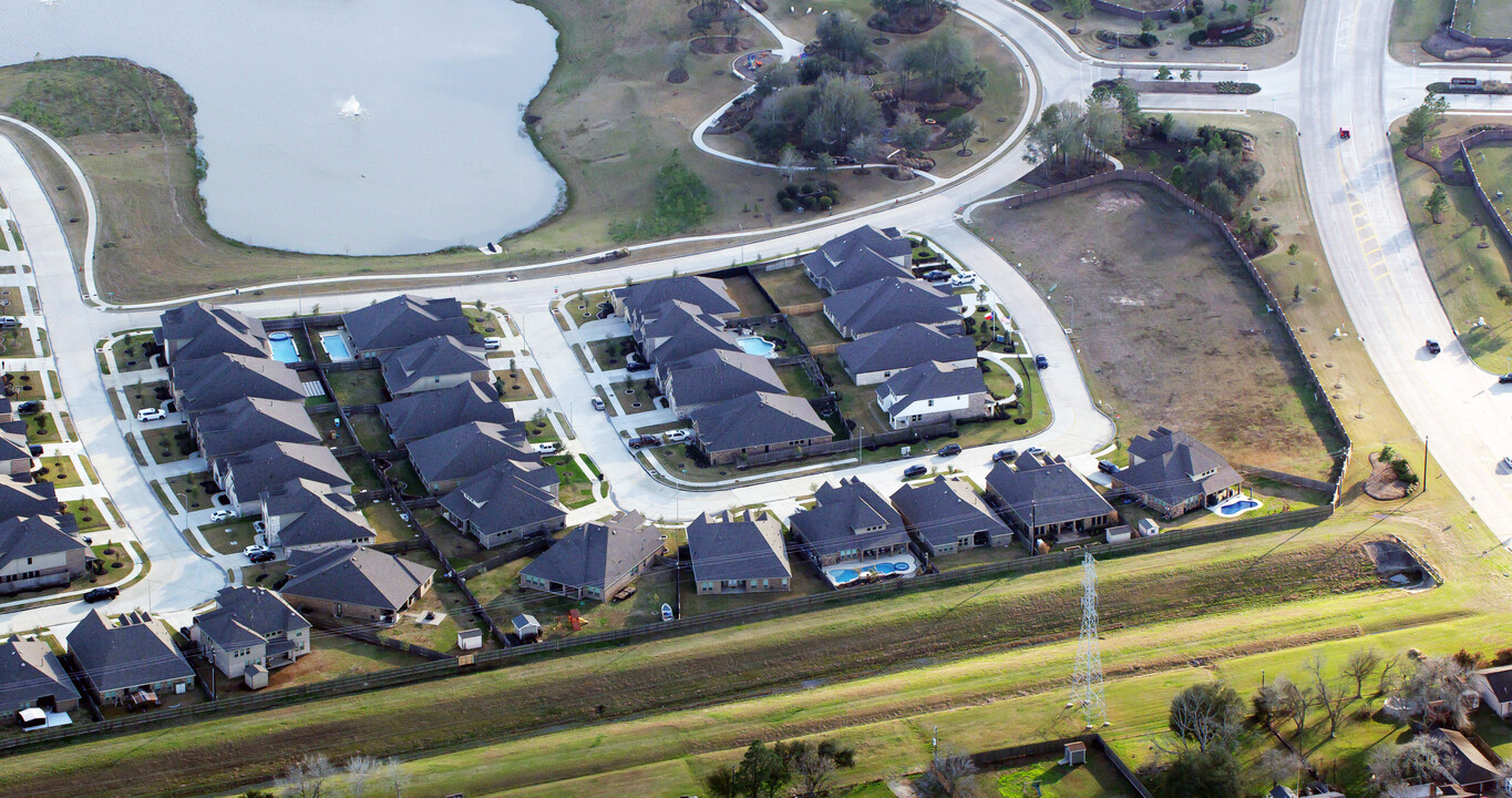 Parkway Trails in Pasadena, TX - Building Photo