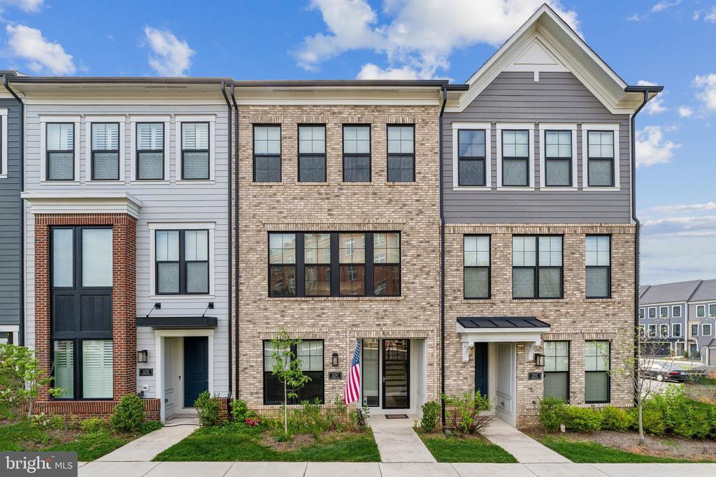13780 Kahawai Dr in Woodbridge, VA - Building Photo