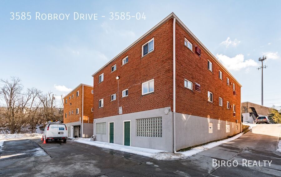 3585 Robroy Dr in Cincinnati, OH - Building Photo